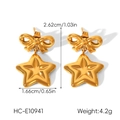Detail view of 18k gold butterfly star earrings with dimensions 2.62cm and weight 4.2g - Gold Bow Star Style (HC-E10941)