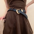 Ceinture fine en cuir bleu marine avec boucle dorée sur une robe en daim marron - 95# Boucle or brillant bleu mince
