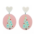 Détail de boucles d'oreilles sapin de Noël roses en acrylique avec crochets coeur blanc - Sapin de Noël Rose (E000126)