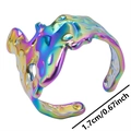 Bague fluide irrégulière avec finition irisée montrant le diamètre de 1,7 cm - Coloré