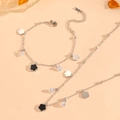 Conjunto de collar y pulsera de acero inoxidable plateado con trébol de cuatro hojas y circón - Conjunto De Concha Negra Plateada (C520-C521)