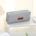 Astuccio grigio minimalista in tela con toppa in pelle di base e chiusura a zip - Azzurro