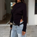 Pull en maille noir pour femme avec épaule dénudée, détails froncés et fente latérale - S / Noir