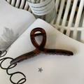 Tortoiseshell large shark hair claw clip in a classic twisted cross design for women - 13cm Hanger Type / Matte Red Brown
