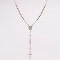 Vista dettagliata della collana rosario bicolore con perle oro-argento e pendente a croce - Bicolore (Oro e Argento)