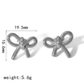 Dettaglio orecchini a lobo a fiocco argento, dimensioni 19,5mm x 16,6mm e peso 5,6g - Stile Fiocco Argentato (TE6812-S) / Oro 18K
