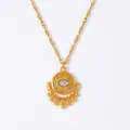 Goudkleurige titanium stalen ketting met zirkoon oog hanger en afmetingen overzicht - Goud Wit Zirconia (P1826)