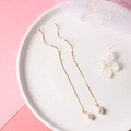 Elegant gold S925 silver threader earrings with natural pearls on a white plate - Gold / 8mm Natural Pearl