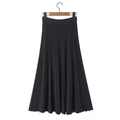 Elegante gonna midi a pieghe nera a vita alta con design in maglia a trapezio - S / grigio scuro
