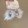 Dettaglio perno in argento S925, pallina di peluche bianca e ciondolo a orsetto - Bianco