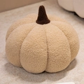Beige pompoen sierkussen gemaakt van zachte teddy fleece stof voor huisdecoratie - Koffie Met Melk Pompoen