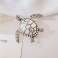 Makro-Detail der Vintage Silber Schildkröte Brosche mit feiner Panzer und Gliedmaßen Textur - Xz129 Silber