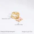 Bague coeur dorée avec breloque nœud en émail rose, 8 mm, bijoux en acier inoxydable étanche - Pendentif Noeud en Émail Rose-Bande Coeur Ajourée