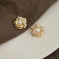 French vintage flower stud earrings in gold with white pearl and sparkling crystals - Style 36