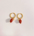 Boucles d'oreilles vintage avec pendentif ovale en grès rouge-brun et étoile dorée - Style Pierre de Soleil Doré (DEK1738)