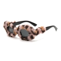 Lunettes de soleil à monture pelucheuse léopard avec des branches noires brillantes - Coloré