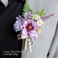 Boutonnière violet clair élégante avec marguerites blanches sur un revers de costume - Boutonnière - Lilas