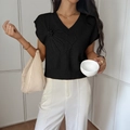 Haut en tricot noir à manches courtes avec décolleté en V et grande fleur 3D à l'épaule - S / Noir
