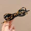 Pince à cheveux vintage française avec nœud imprimé léopard et base noire brillante - Pince Crabe Nœud en Dentelle / Imprimé léopard