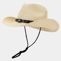 Detalle de sombrero de paja Panamá con banda de cuero y hebilla de sol de metal retro - Talla única / Beige