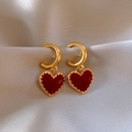 Boucles d'oreilles dorées avec pendentifs cœur rouge sur fond de soie grise - Style Pendant Cœur Émail Or Rouge avec Tige en Argent (42#)