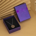 Collana d'argento personalizzata con ciondolo tondo in una scatola regalo viola con fiocco - 6.5*8.5cm / Viola