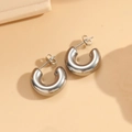 Poliertes Silber Titanstahl dicke C-förmige Creolen mit einem minimalistischen Finish - 6*18mm / Stahlfarbe