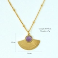 Dettaglio della collana con ciondolo a ventaglio, pietra viola e catena oro 40+5cm - Forma a Ventaglio Con Ametista Incastonata