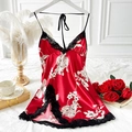 Sottoveste in seta rossa a fiori con bordo in pizzo nero e spalline sottili - S / Floreale Rosso