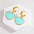 Elegante goldene Titanstahl-Herzohrringe mit tiffanyblauem Emaille-Finish - Blau
