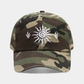 Nahaufnahme der Camouflage-Basecap aus Baumwolle mit weißem Sonnenstick und gebogenem Schirm - Klassische Camouflage-Stickerei (3#色)