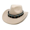 Détail d'un chapeau de cowboy en laine avec perles turquoise, franges et pièces - M (56-58cm) / Beige