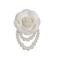 Spilla a camelia in tessuto bianco elegante e bracciale di perle a doppio strato - Bianco