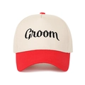 Zweifarbige 5-Panel-Baseballkappe mit schwarzer Groom-Stickerei auf cremefarbener Krone - Verstellbar / Rot