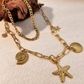 Goldene Vintage-Halskette mit Seestern- und Muschelanhängern an geschichteten Ketten - Gold/Ozean-Thema/Doppellagige Kette