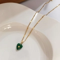 Collar de acero de titanio con colgante de corazón de esmalte verde en cadena fina de oro - Collar de cadena lisa de acero de titanio / Corazón Verde