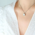 Collana d'argento con pendente quadrato in conchiglia bianca su catena serpente sottile - 40+5cm / Color Acciaio
