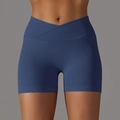 Dettaglio dei pantaloncini yoga senza cuciture con vita a V incrociata e tessuto a coste - Taglia S / Pantaloni e gonne / Blu scuro