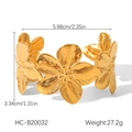 Detailweergave van een gouden bloemenarmband met afmetingen 5,98 cm en gewicht 27,2 g - Dicht Bloemencluster Ontwerp (HC-B20032) / Goud