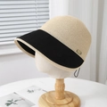 Cappello da equitazione in paglia beige con nastro nero e placca logo dorata - 55-57cm (Regolabile) / Nero