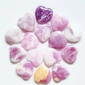 Circle arrangement of 2cm heart-shaped amethyst and rose quartz crystals in mixed colors - Lilac Stone
