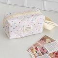 Detail van gewatteerde make-uptas met roze strikjespatroon en gouden metalen ritssluiting - Roze Polka Dot Boog [Polstasje]