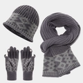 Detailweergave van de grijze gebreide winterset met muts, sjaal en handschoenen - Grijs