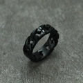 Detail of a black Cuban link chain ring for men made of durable stainless steel - US 7 / Black