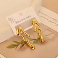 Goldene unregelmäßige gewellte Ohrringe aus Edelstahl mit flüssigem Metalldesign - Gold Flüssige Welle (16)