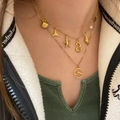 Collana boho dorata a strati con ciondoli a conchiglia, stella marina e balena - Stile Oceano Multistrato Lettera S (J) / Oro