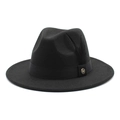 Détail du logo M en métal et décoration de plume noire sur le chapeau en feutre - Noir