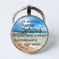 Spanish Bible verse glass dome keychain featuring Joshua 1:9 on a beach sunset background - Bible Verse/Beach Scenery