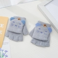 Grijze gebreide kinderhandschoenen met blauw kattenborduurwerk en een handige wantenflap - 3-7 Jaar / Kat-Grijs