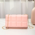 Petit sac bandoulière rose matelassé pour femme avec chaîne dorée élégante - Style de base / Rose